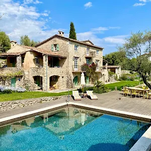 https://leffrontee.fr-provencehotel.com